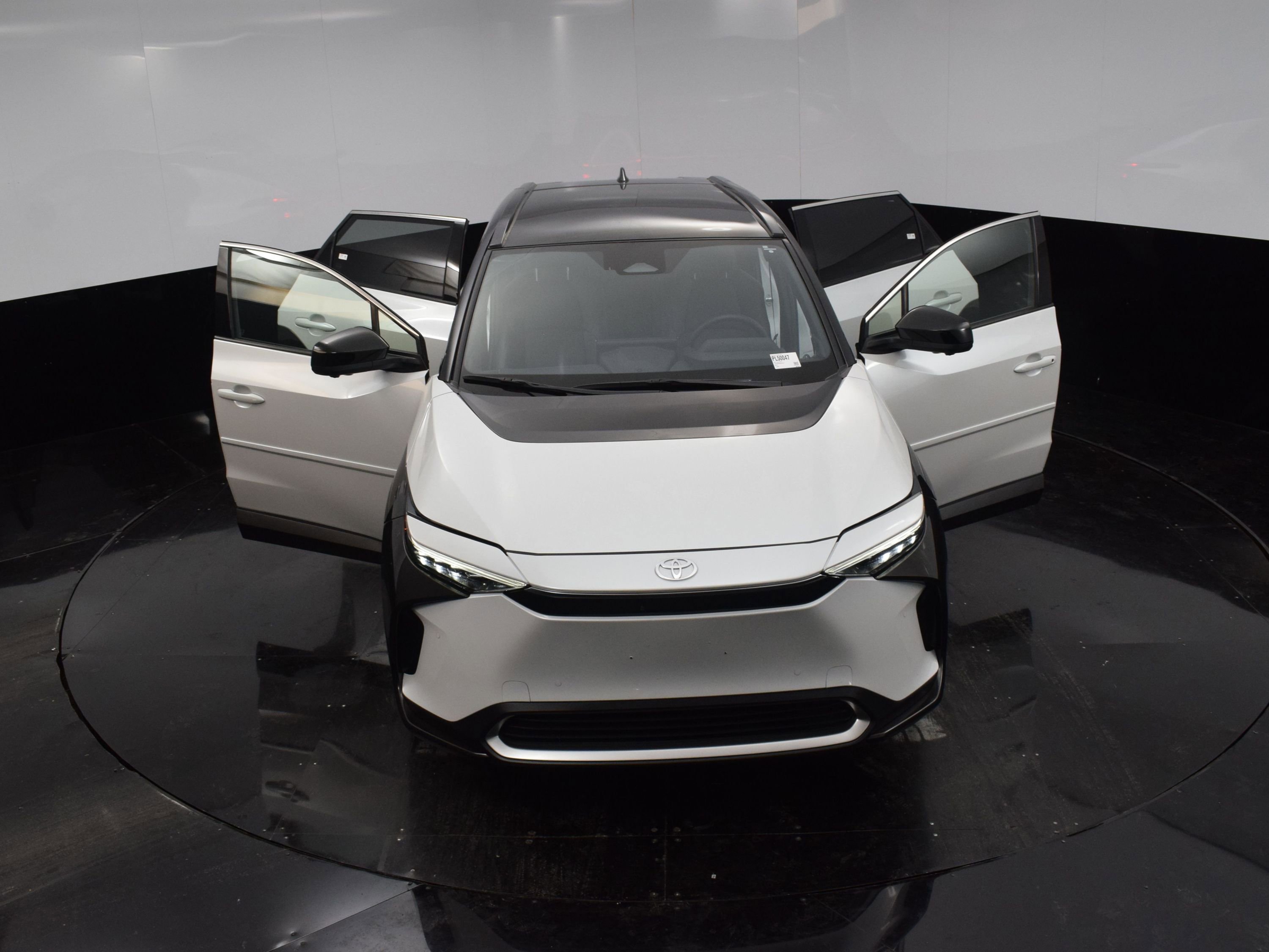 2024 Toyota bZ4X XLE photo 31