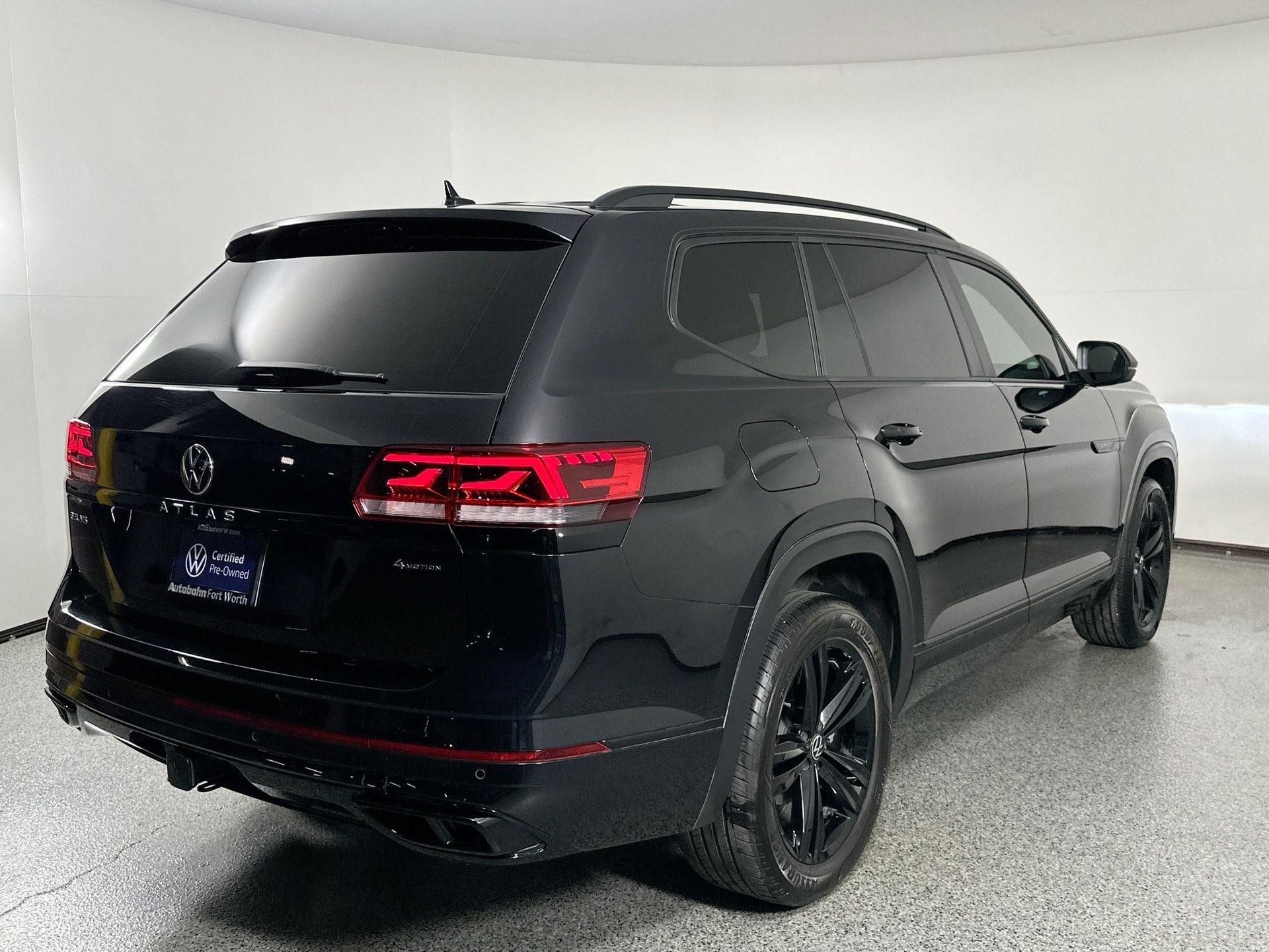 2023 Volkswagen Atlas V6 SEL R-Line photo 2