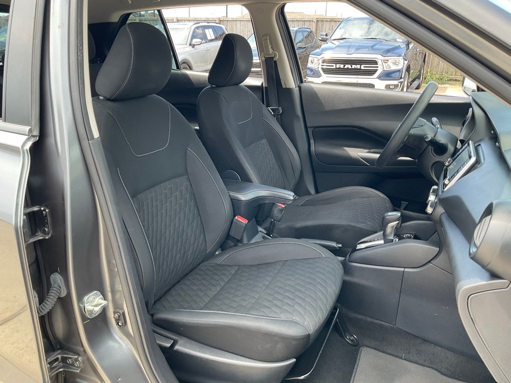 2021 Nissan Kicks S photo 13