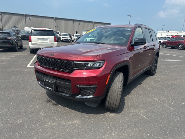 2024 Jeep Grand Cherokee Limited photo 3