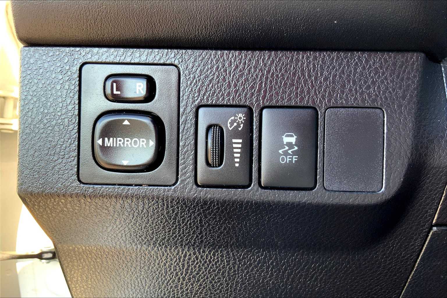 2015 Toyota RAV4 XLE photo 30