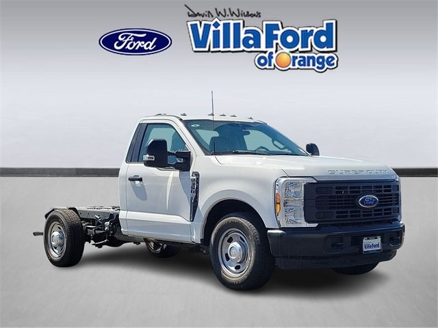 2025 Ford F-350 Super Duty Chassis Cab XL's photo
