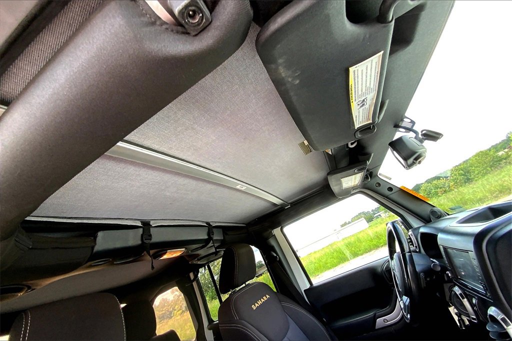 2013 Jeep Wrangler Unlimited Sahara photo 21