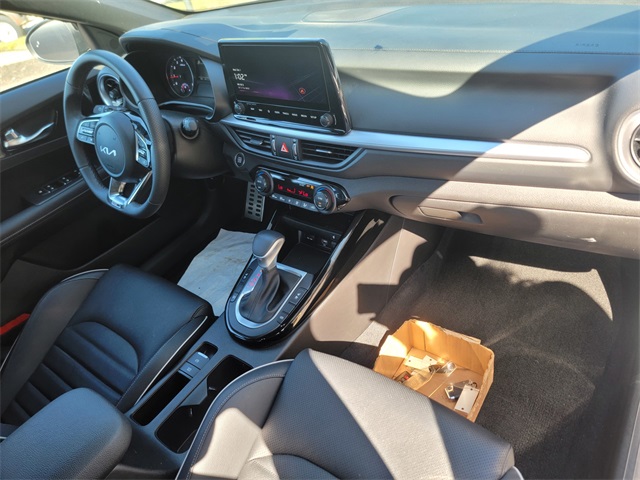 2023 Kia Forte GT-Line photo 17