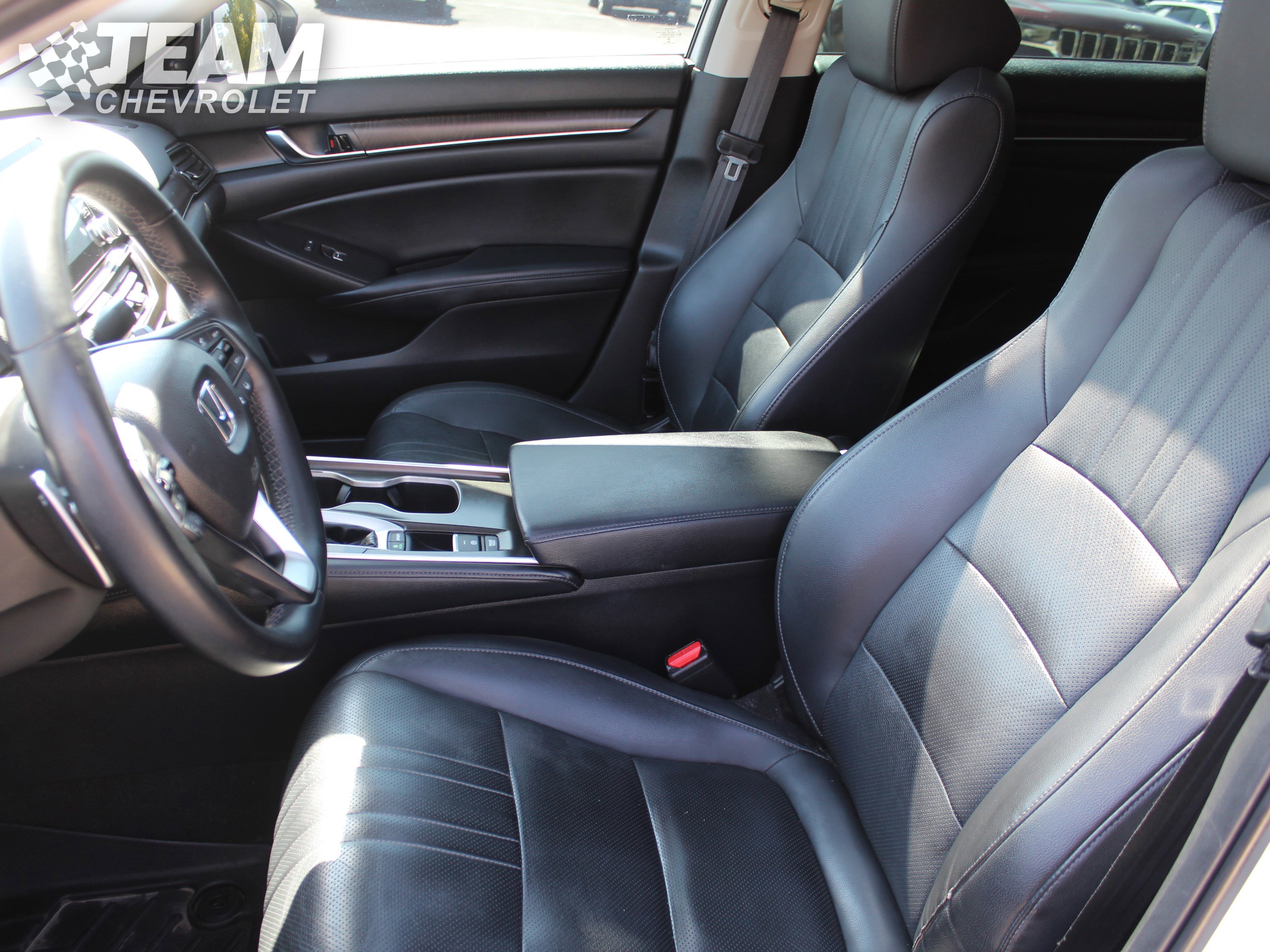 2018 Honda Accord Touring 1.5T photo 9