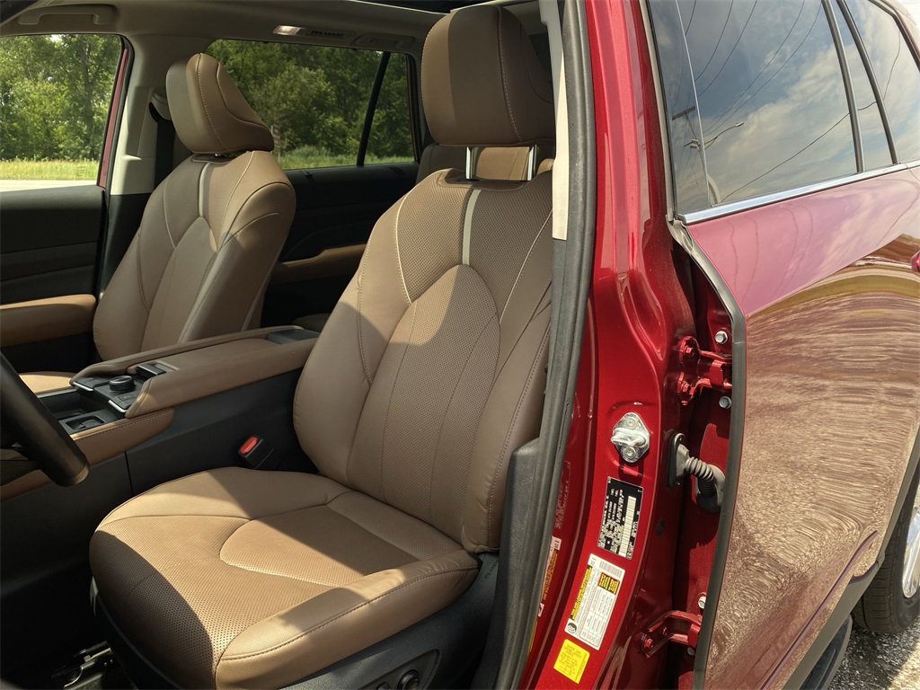 2024 Toyota Grand Highlander Platinum photo 13