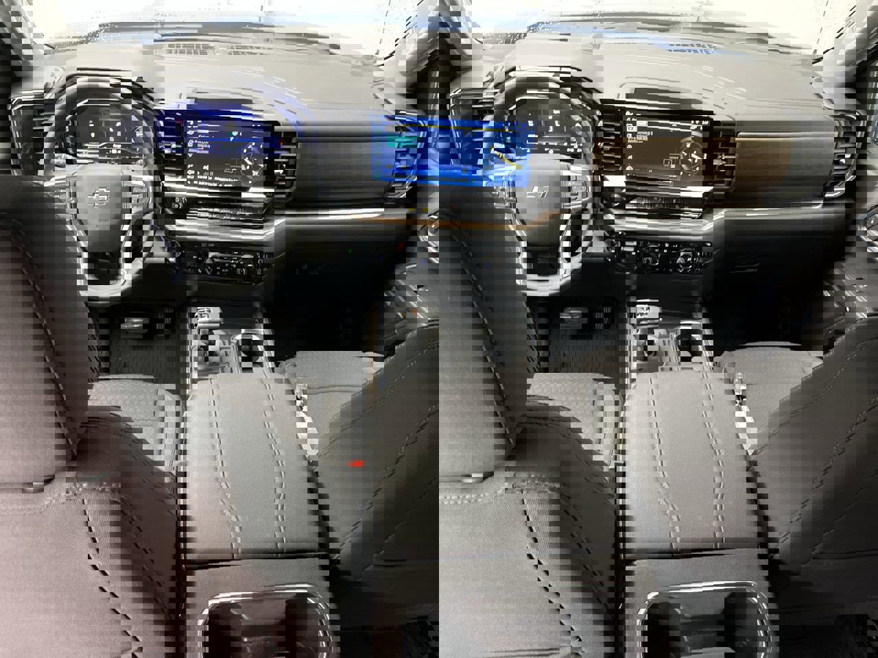 2024 Chevrolet Silverado 1500 RST photo 4