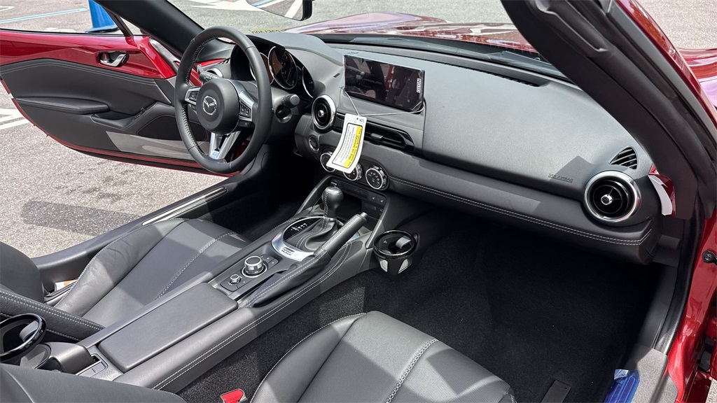 2025 Mazda MX-5 Miata Miata RF Grand Touring photo 32