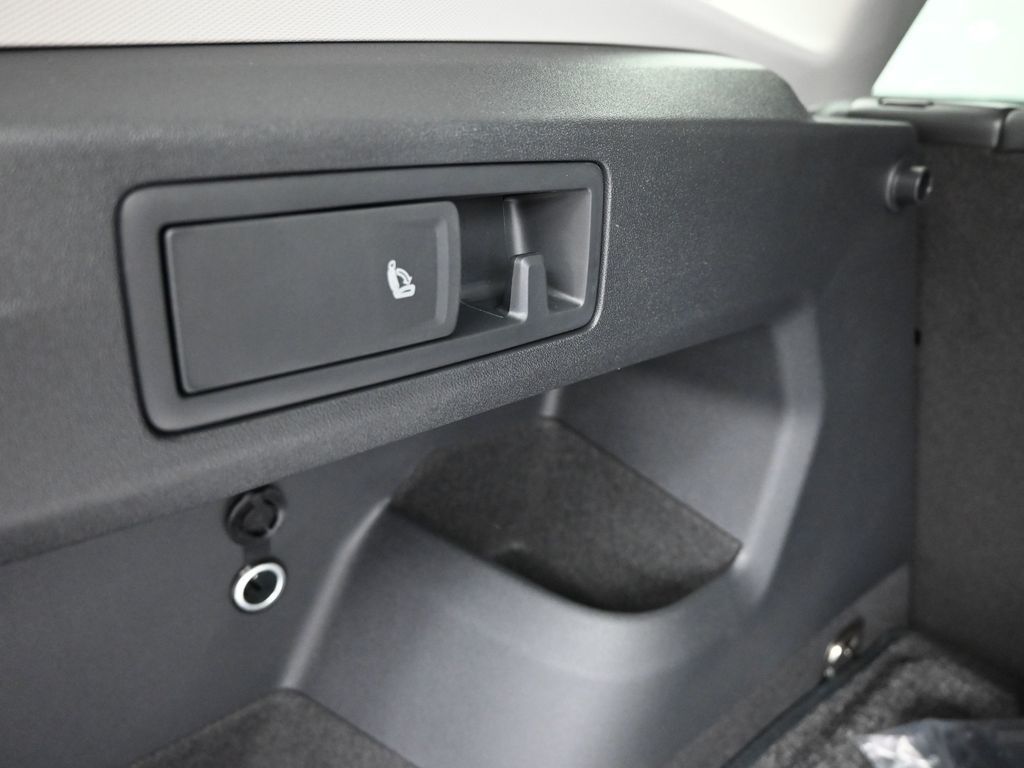 2025 Volkswagen Tiguan SE photo 4