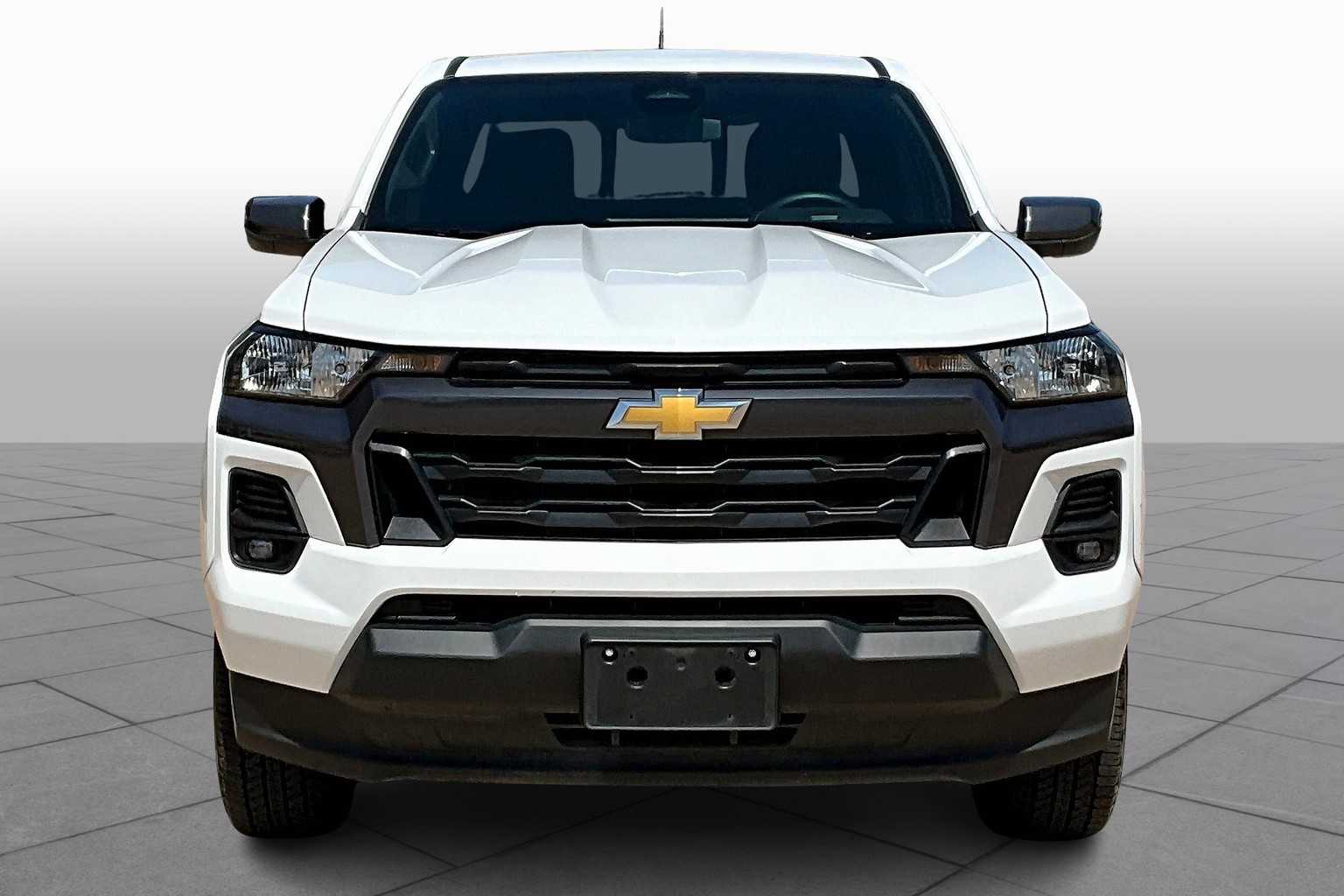2024 Chevrolet Colorado LT photo 3
