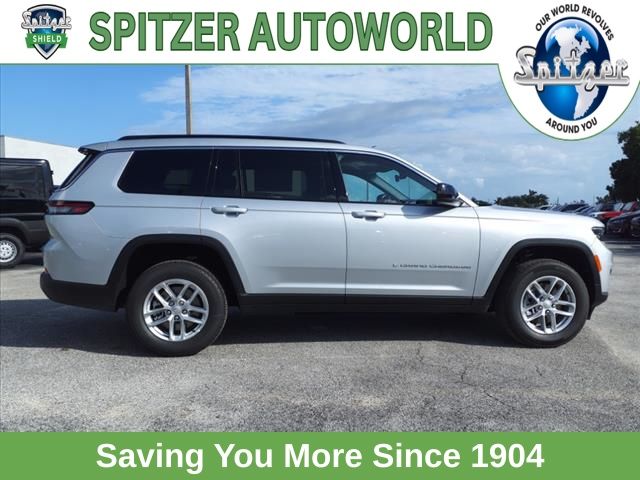 2025 Jeep Grand Cherokee Laredo photo 4
