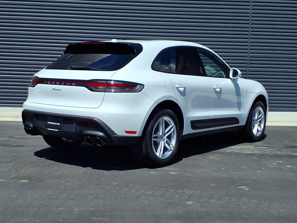 2024 Porsche Macan T photo 29