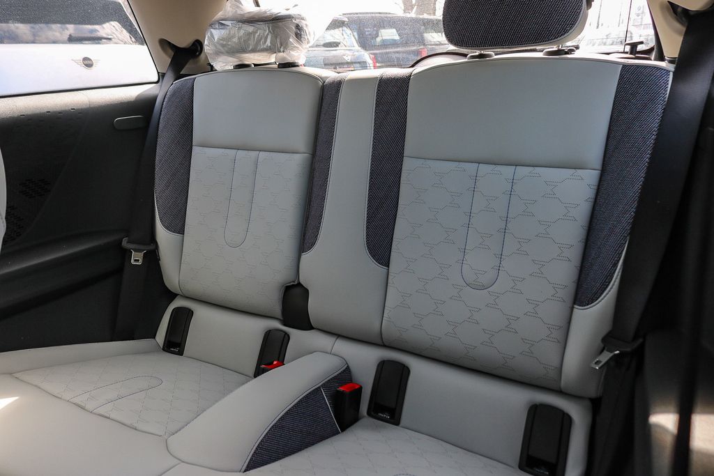 2025 Mini Cooper 2 Door Hardtop Signature photo 18