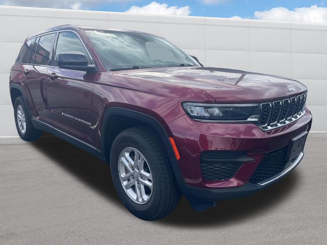 2022 Jeep Grand Cherokee Laredo photo 2