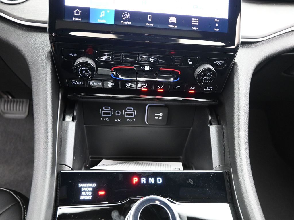 2025 Jeep Grand Cherokee Limited photo 15