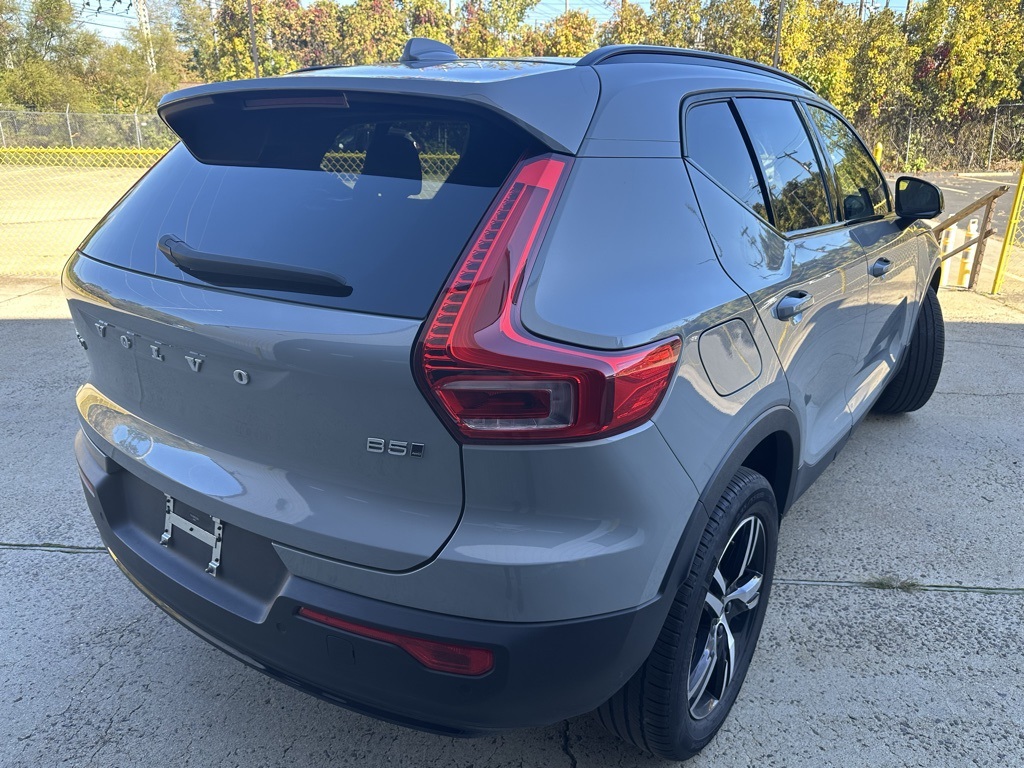 2024 Volvo XC40 Core photo 4