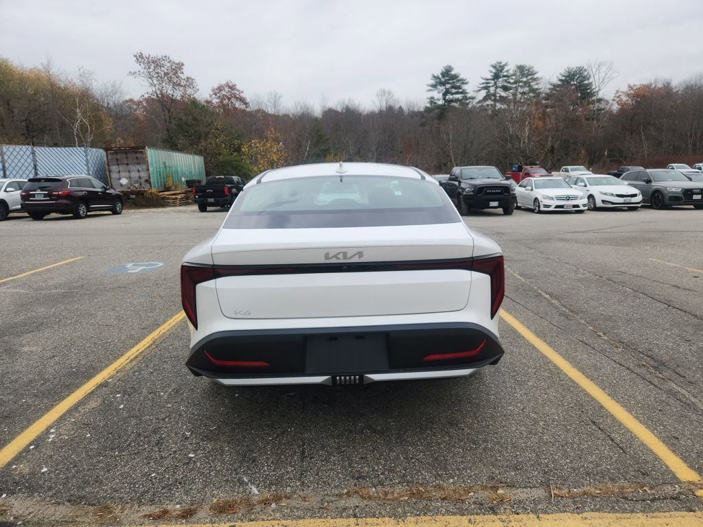 2025 Kia K4 LXS photo 3