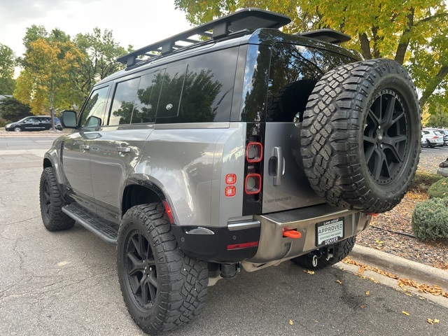 2023 Land Rover Defender 110 photo 4