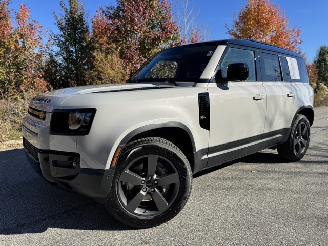 2026 Land Rover Defender S's photo