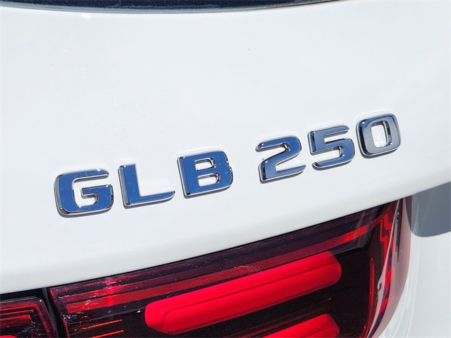 2025 Mercedes Benz GLB 250 4MATIC photo 14
