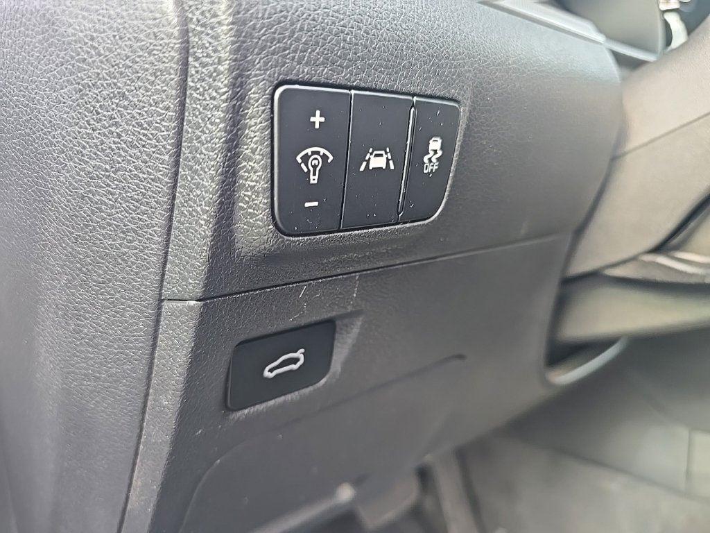 2023 Kia K5 GT-Line photo 10