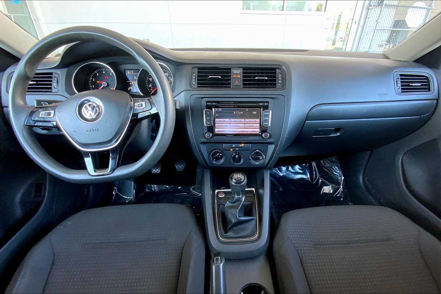 2015 Volkswagen Jetta 2.0 S photo 14