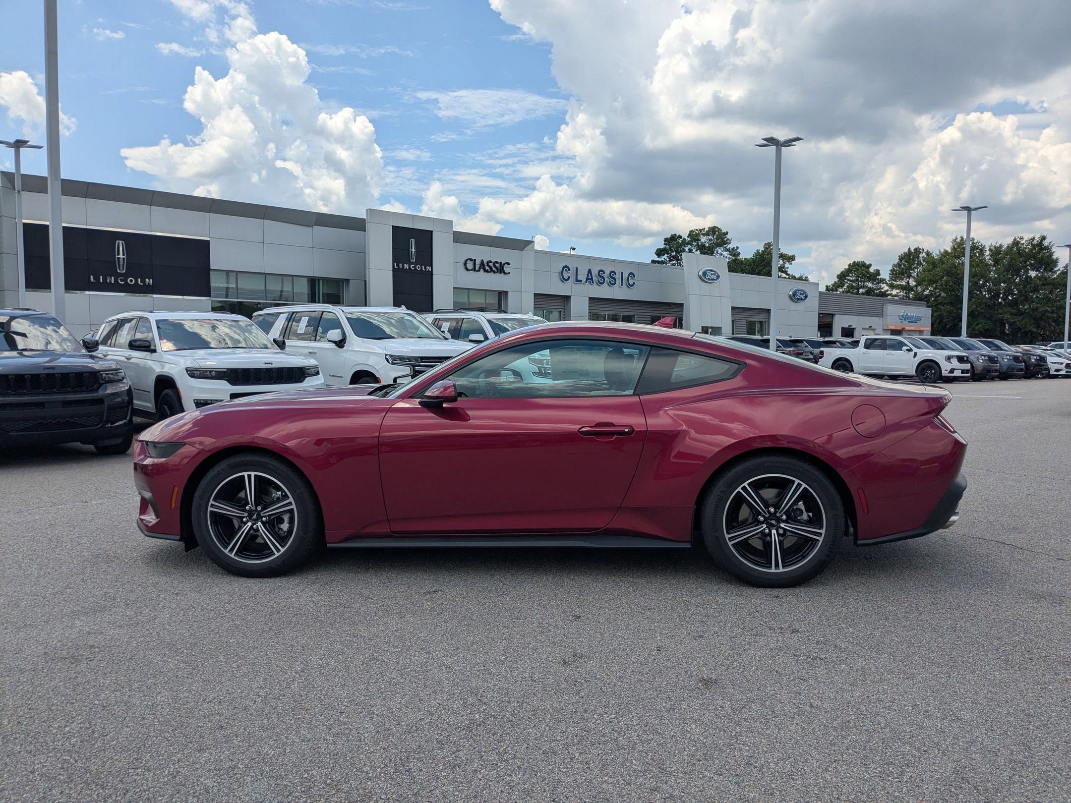 2025 Ford Mustang EcoBoost photo 9