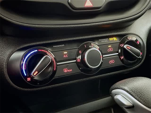 2022 Kia Soul LX photo 13