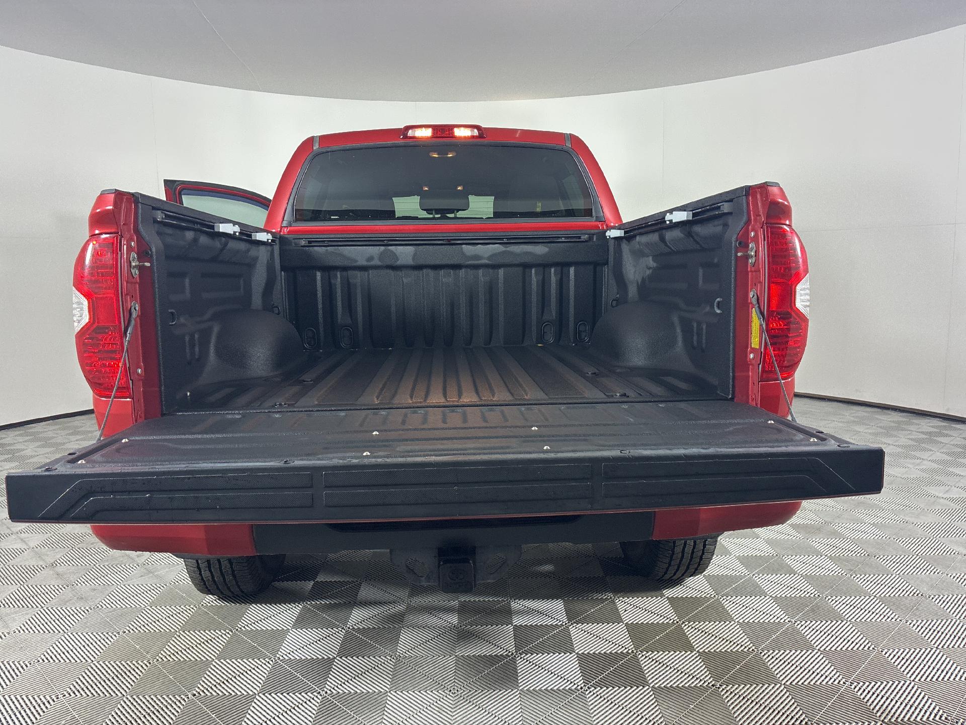 2017 Toyota Tundra SR5 photo 20