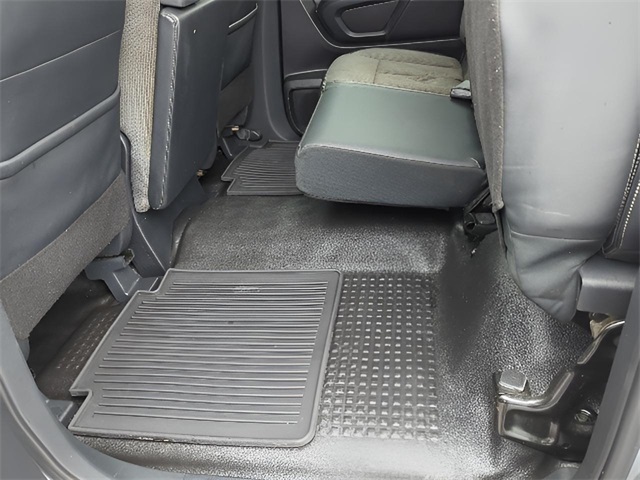 2019 Nissan Titan S Crew Cab photo 26
