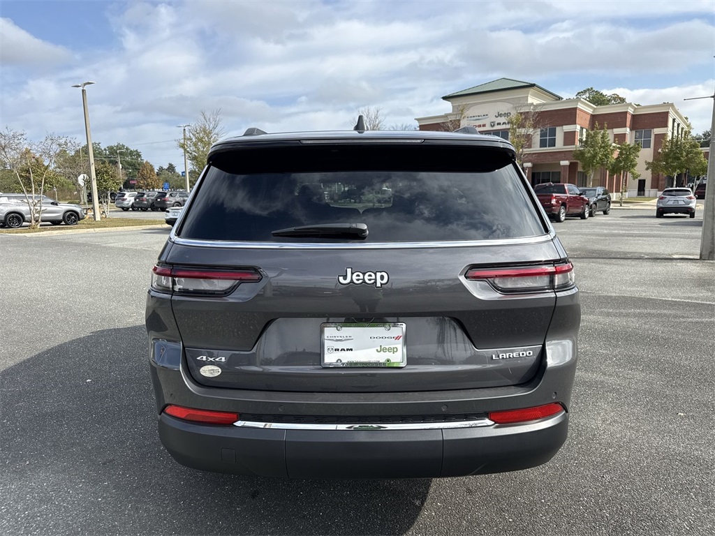 2025 Jeep Grand Cherokee Laredo photo 4