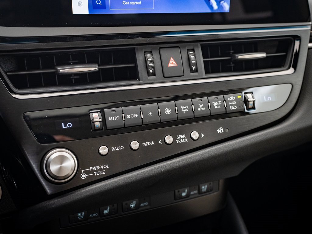 2025 Lexus ES 300h photo 19