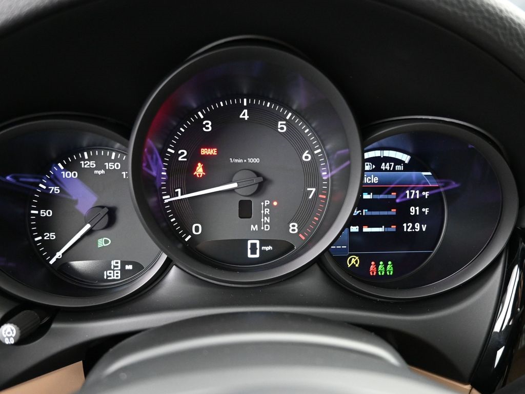 2026 Porsche Macan T photo 24