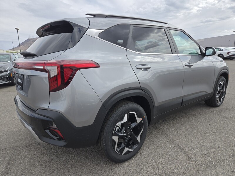 2025 Kia Seltos EX photo 3