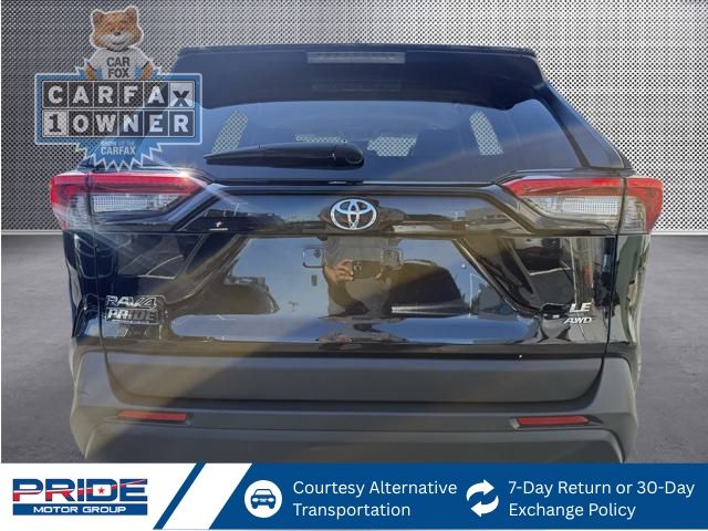 2022 Toyota RAV4 LE photo 4