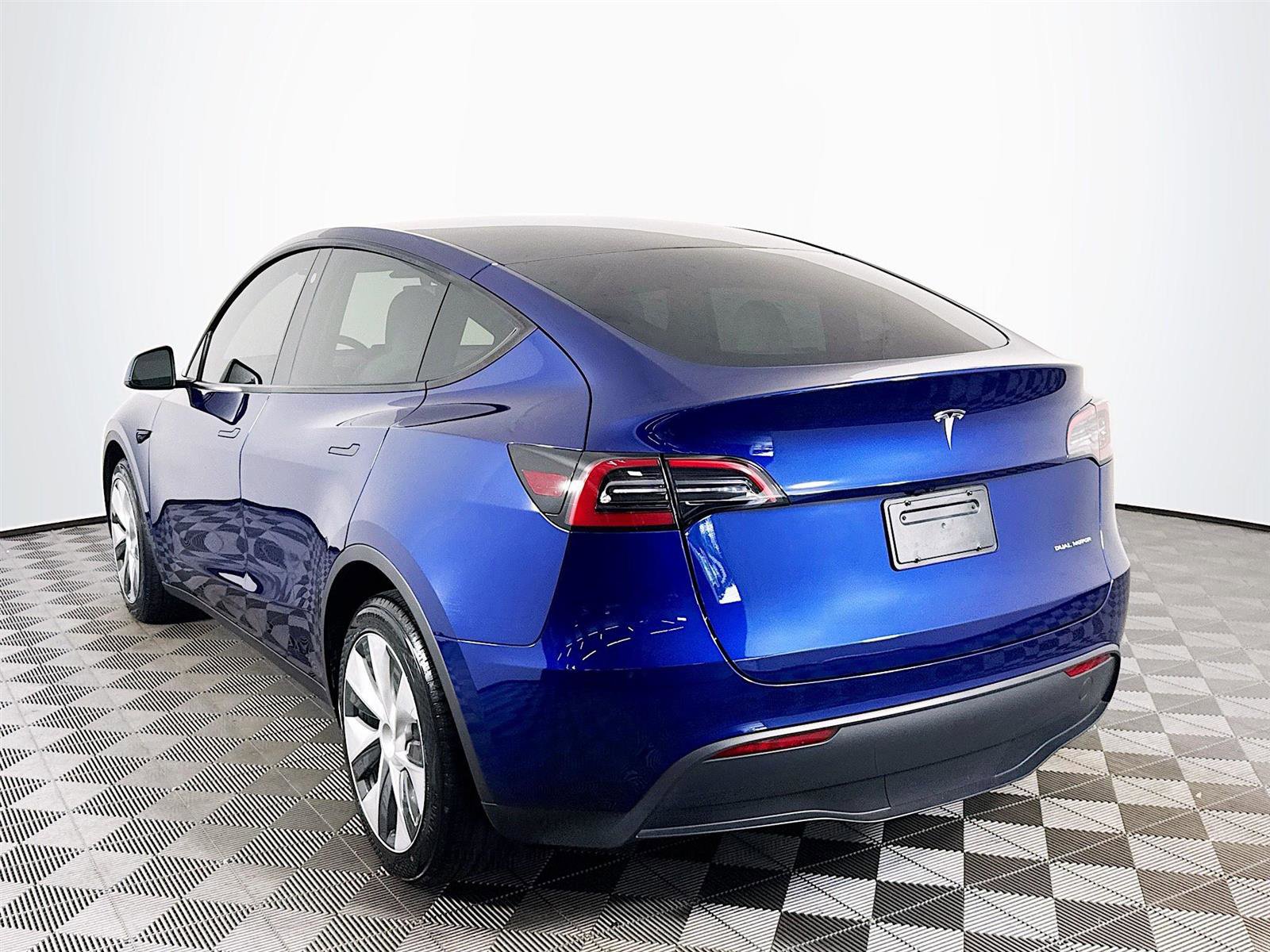 2023 Tesla Model Y Long Range photo 7