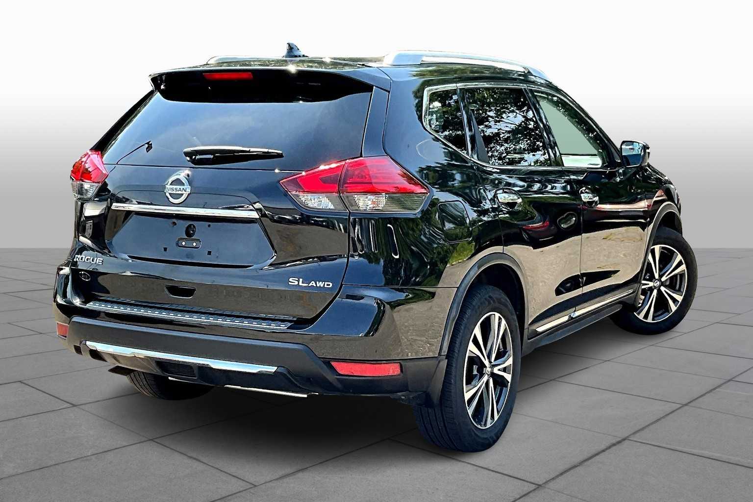 2017 Nissan Rogue SL photo 12