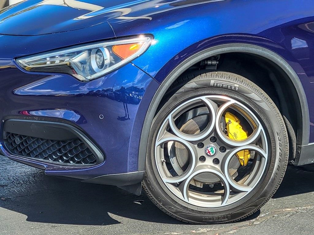 2019 Alfa Romeo Stelvio Ti photo 2