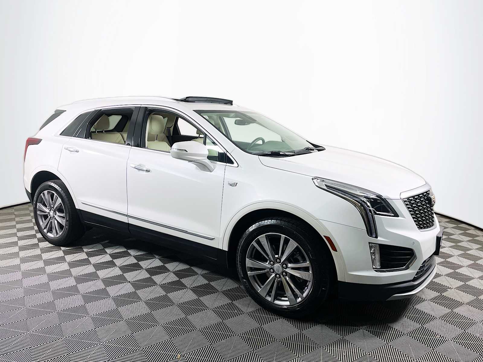 2023 Cadillac XT5 Premium Luxury photo 3