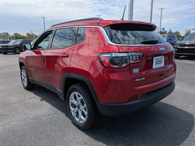 2025 Jeep Compass Latitude photo 4