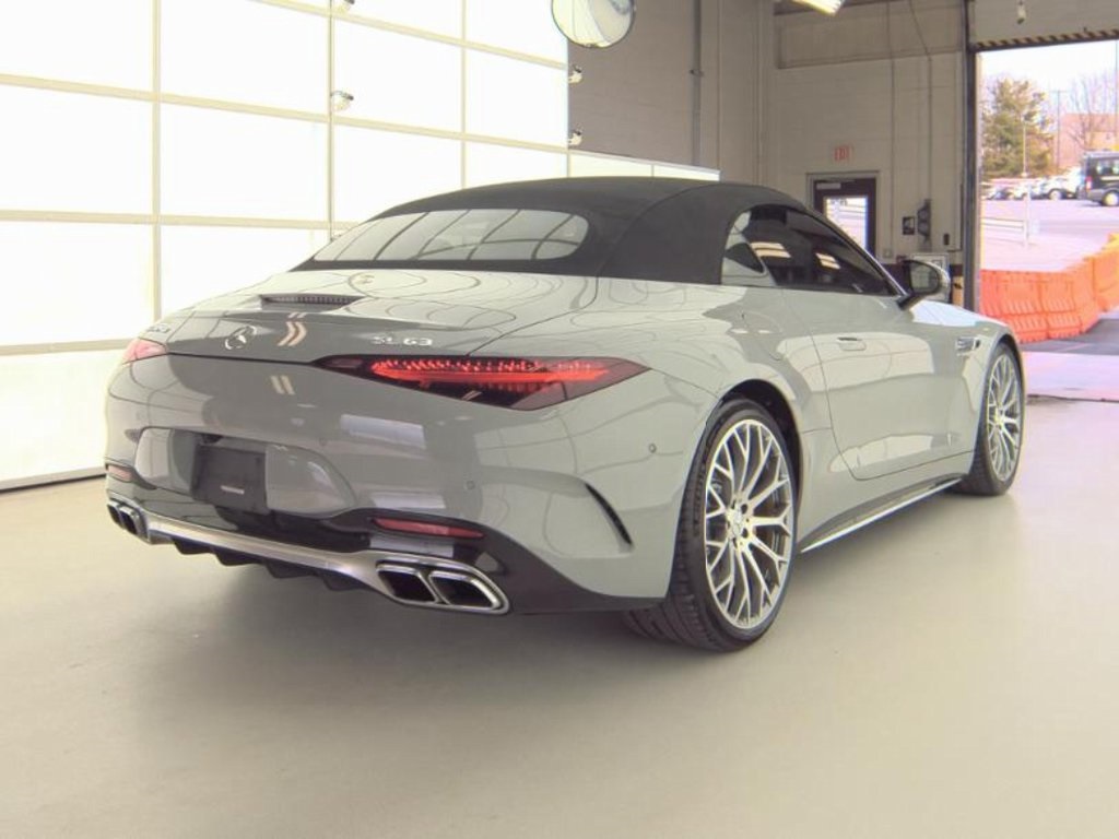 2022 Mercedes Benz SL 63 AMG photo 2