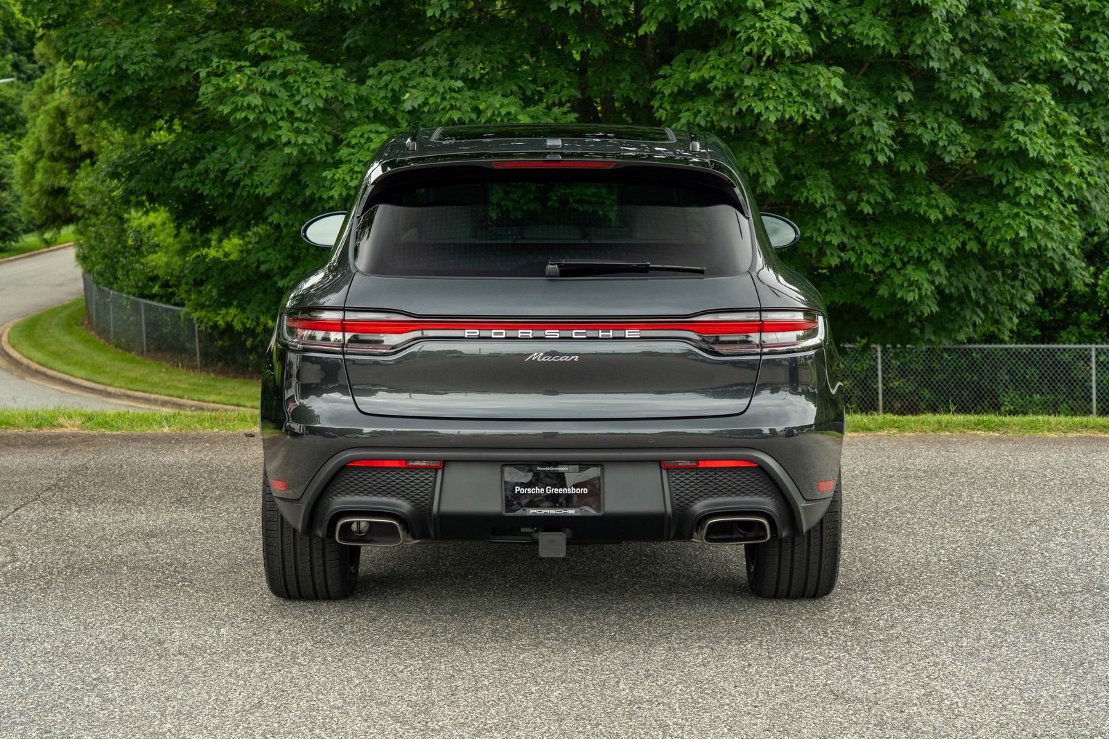 2025 Porsche Macan Base photo 5