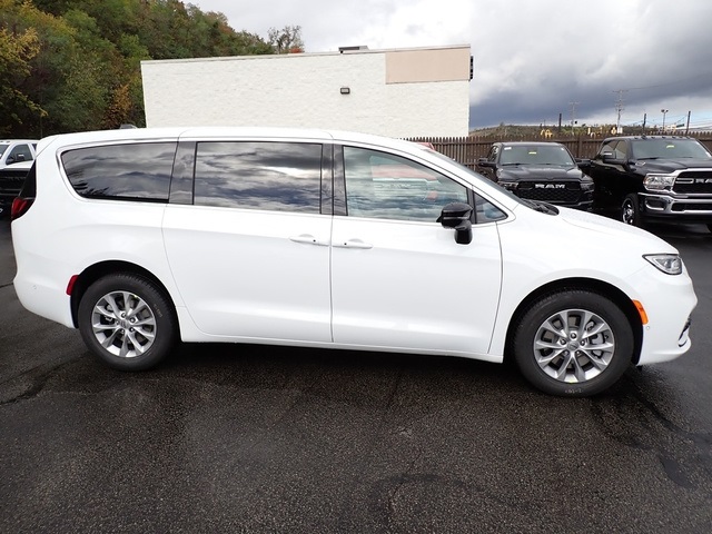 2025 Chrysler Pacifica photo 7