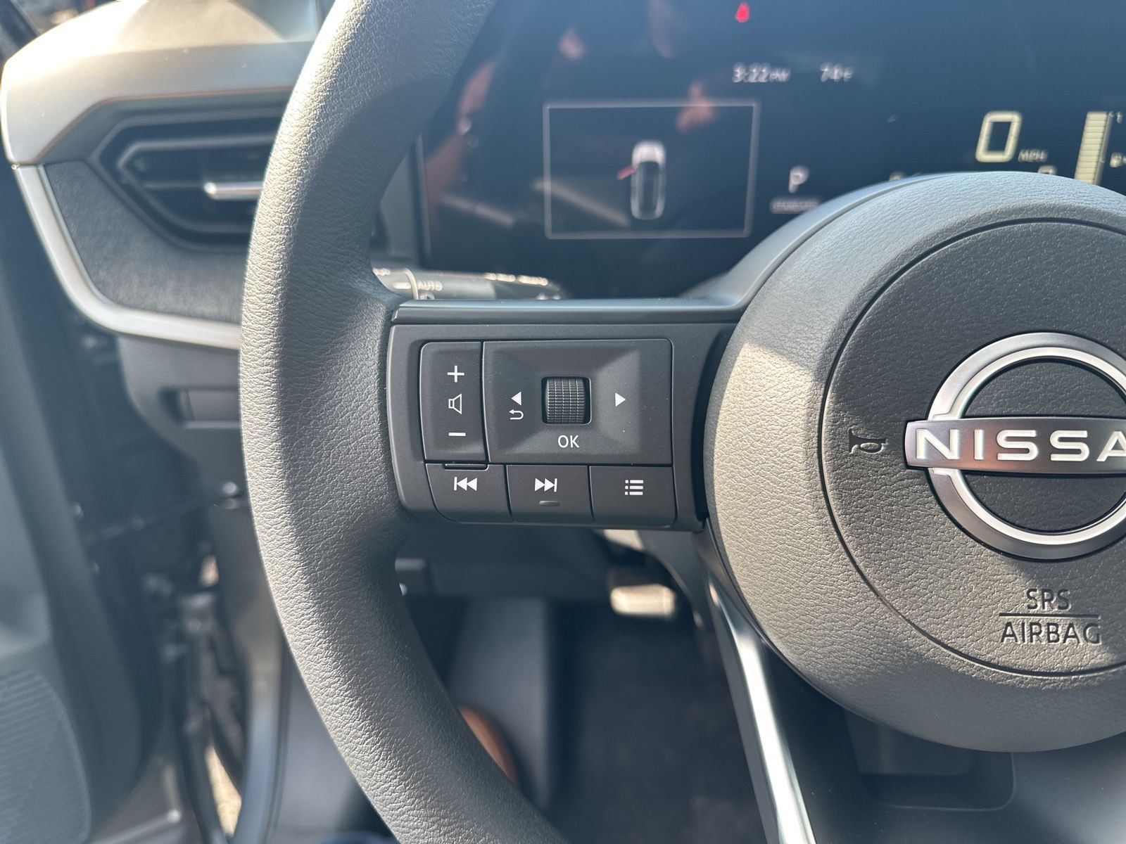 2025 Nissan Kicks SV photo 16