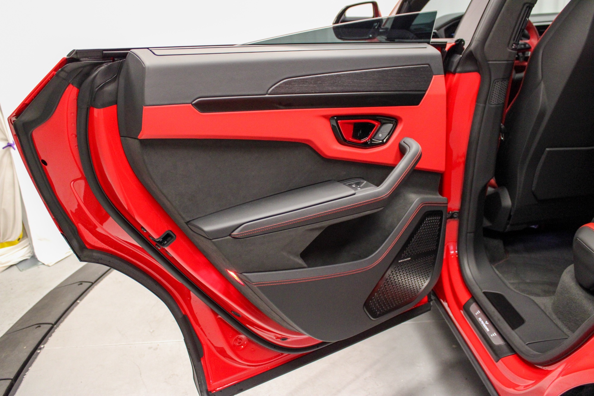 2025 Lamborghini Urus SE photo 29