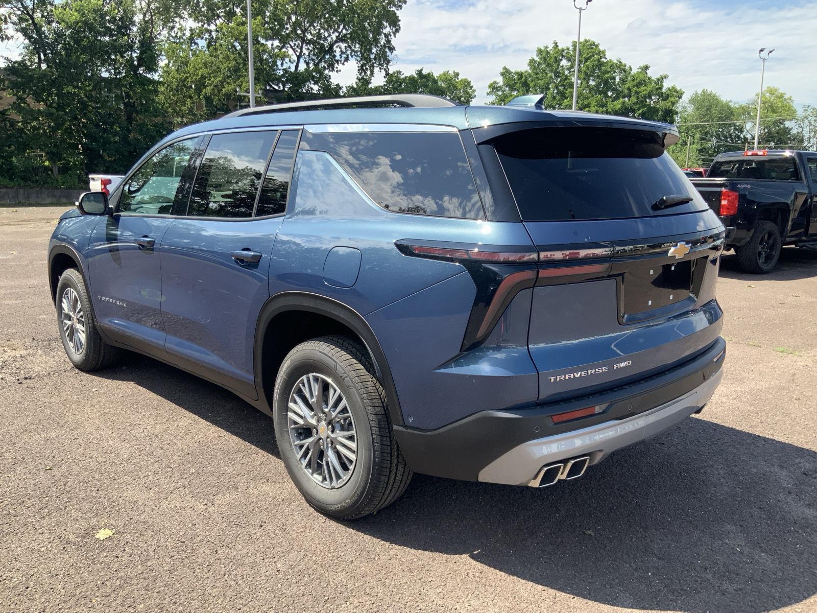 2025 Chevrolet Traverse photo 4