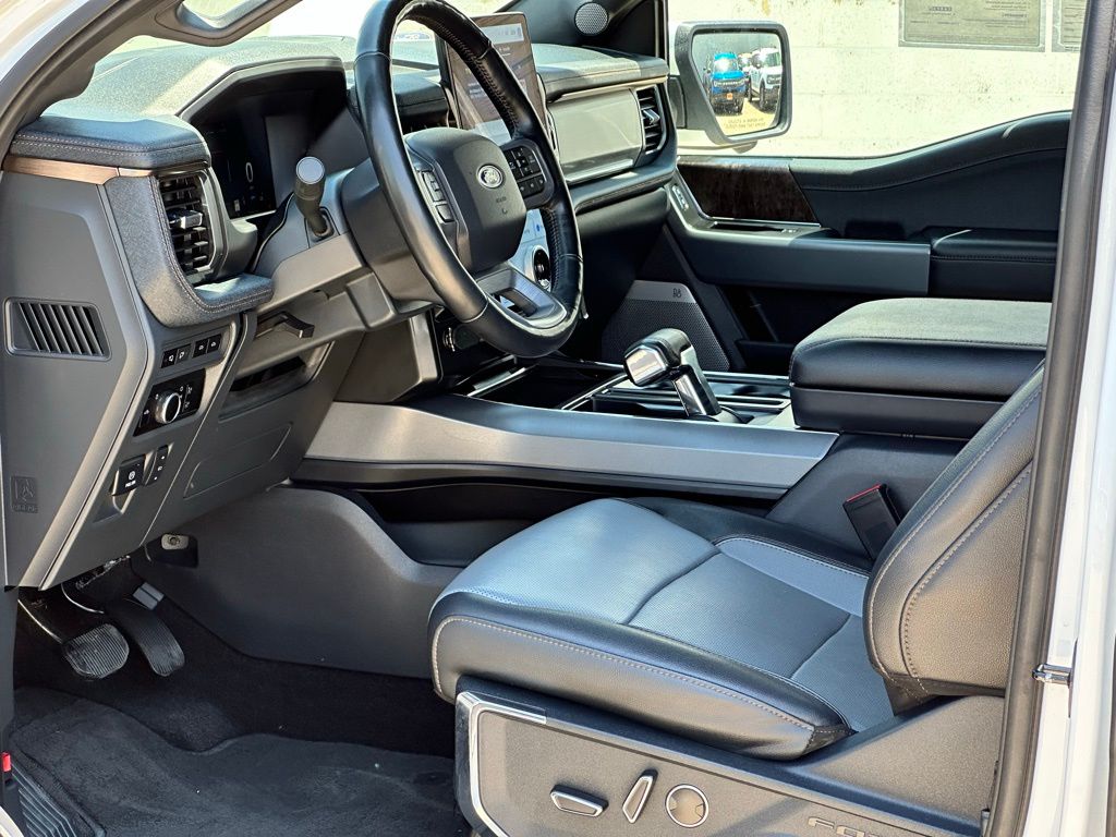 2023 Ford F-150 Lightning Lariat photo 7