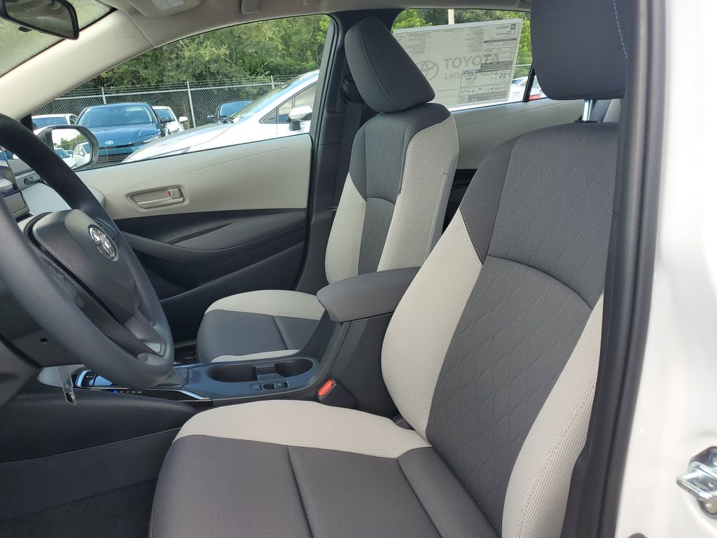 2025 Toyota Corolla LE photo 14