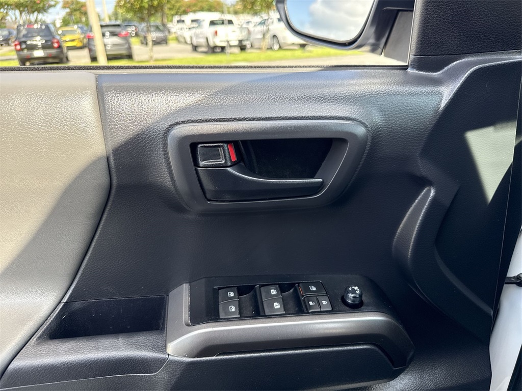 2023 Toyota Tacoma SR5 photo 13