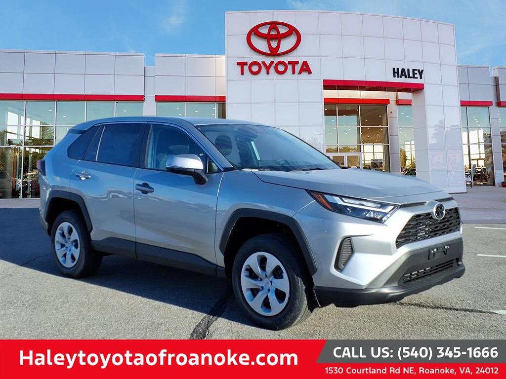 2025 Toyota RAV4 LE's photo